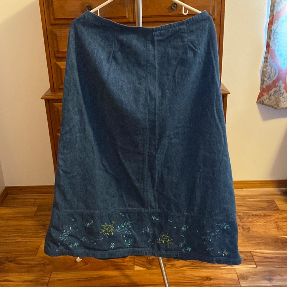 WOMANS JEAN SKIRT SIZE XL. (Embroidery Bottom Trim) CRICKET LANE COLLECTION